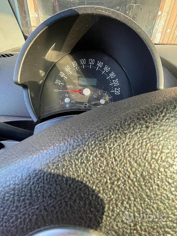 Usata VW New Beetle 2004 Grigio Utilitaria