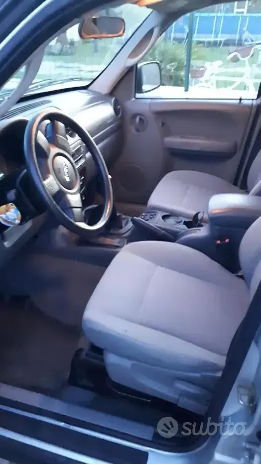 Usata Jeep Cherokee 163 CV (119 kW) 2006 SUV