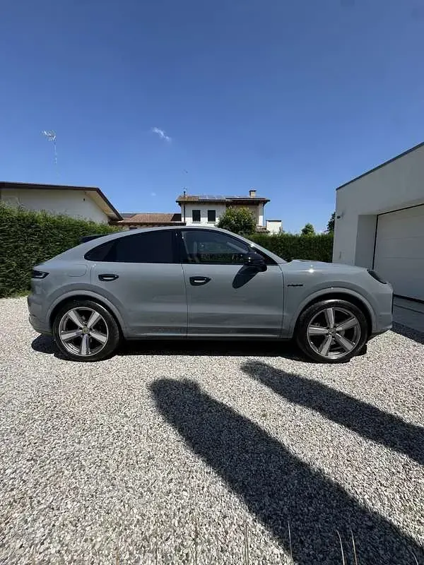 Usata Porsche Cayenne 354 CV (260 kW) 2024 Grigio SUV