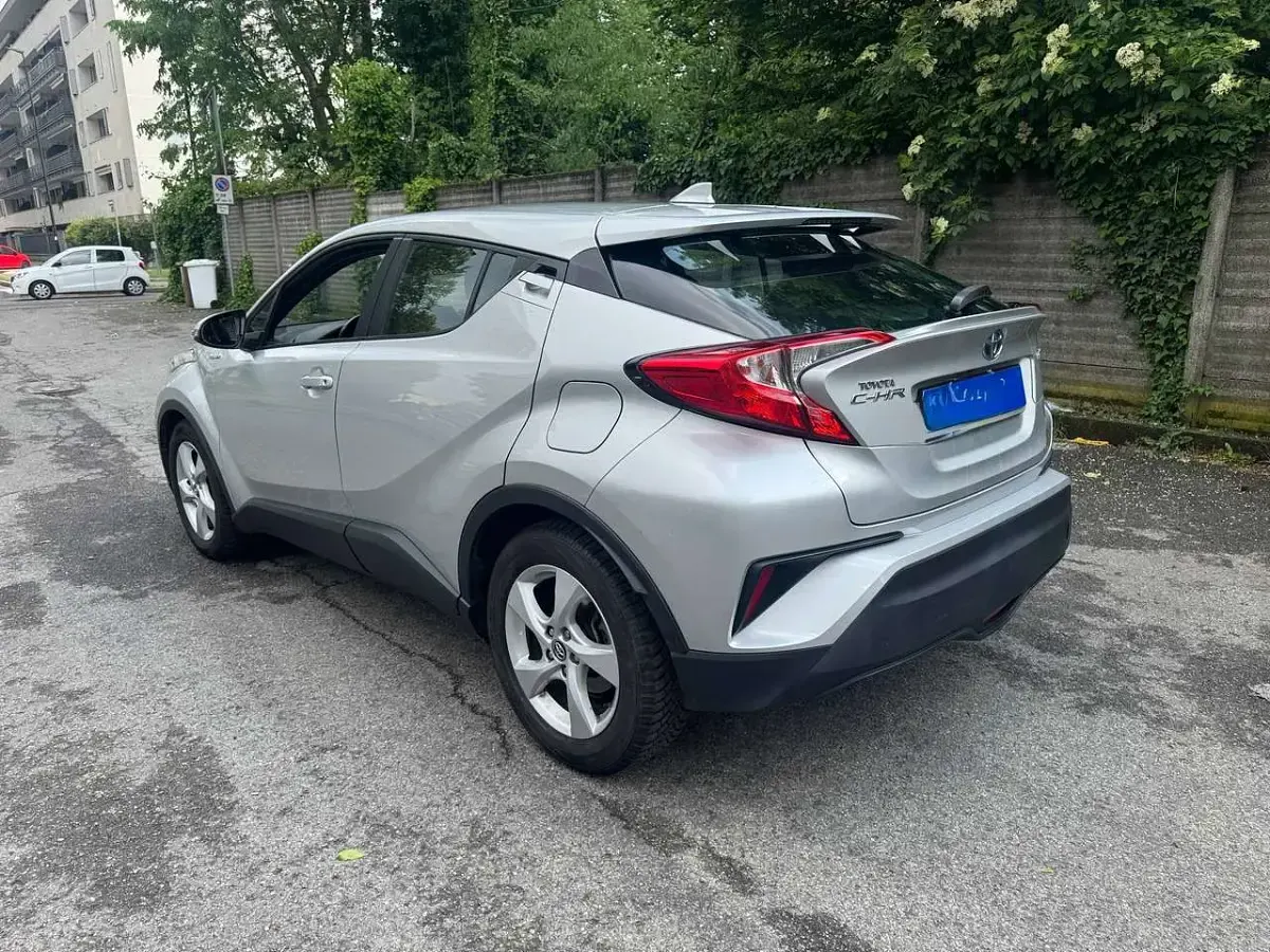 Usata Toyota C-HR Active 98 CV (72 kW) 2019 Grigio SUV