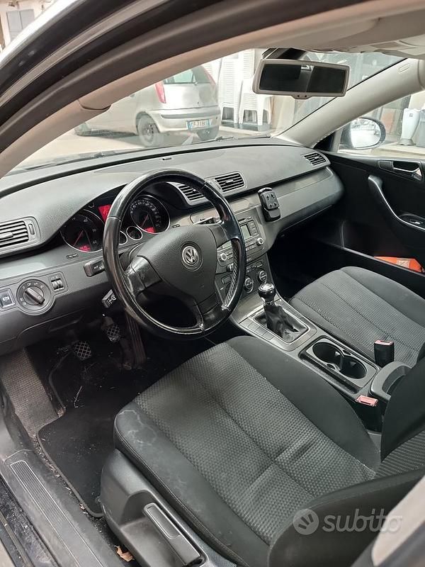Begagnad VW Passat 140 HK (102 kW) 2005 Svart Sedan