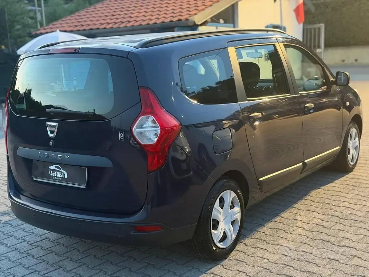 Usata Dacia Lodgy Ambiance 90 CV (66 kW) 2016 Bluazzurro Monovolume