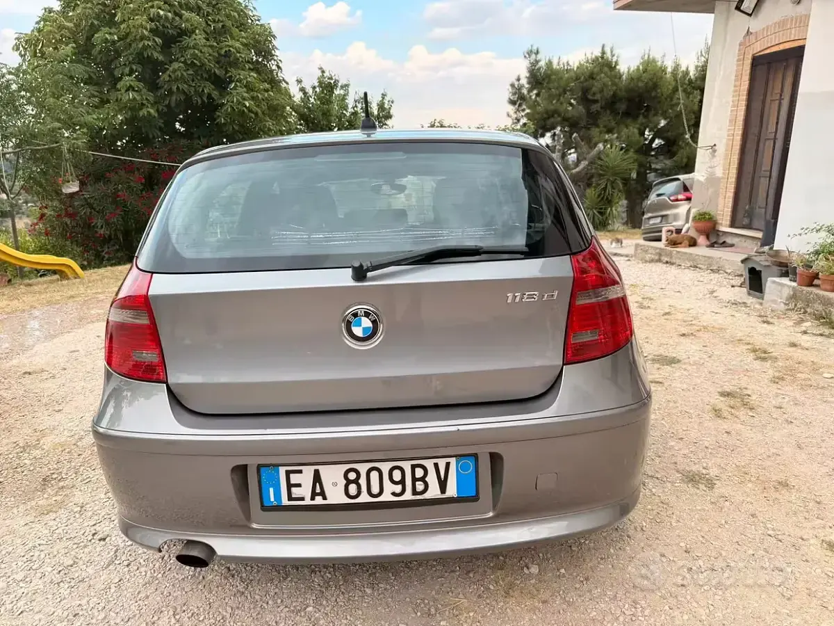 Usata BMW 118 Efficient Dynamics 143 CV (105 kW) 2010 Grigio Utilitaria