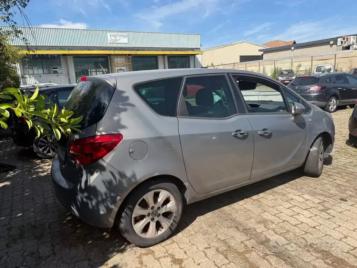Usata Opel Meriva Cosmo 140 CV (102 kW) 2011 Grigio Monovolume