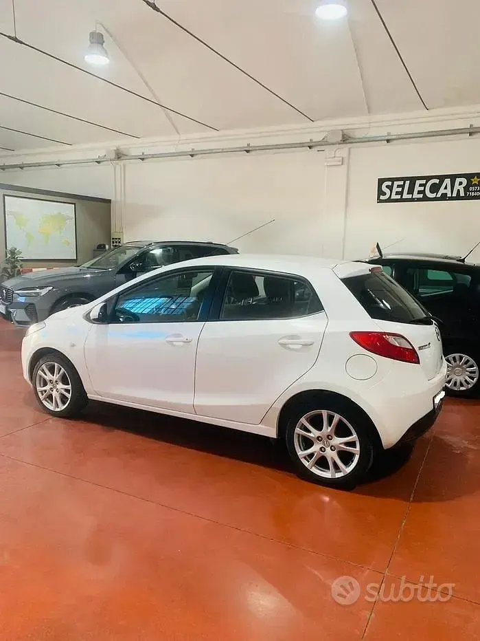 Usata Mazda 2 86 CV (63 kW) 2009 Bianco Utilitaria