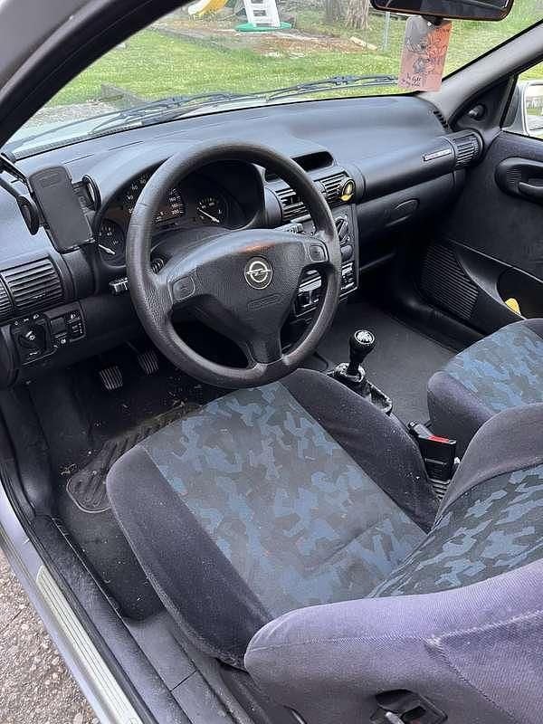 Usata Opel Corsa Edition 54 CV (39 kW) 2000 Berlina