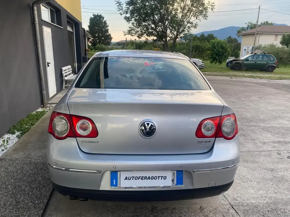 Usata VW Passat 140 CV (102 kW) 2006 Grigio Berlina