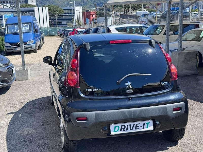 Gebraucht Peugeot 107 Active 68 PS (50 kW) 2012 Schwarz Kleinwagen