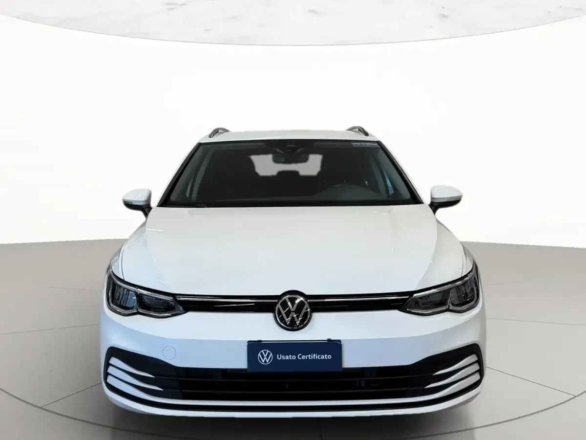 Usata VW Golf VIII Life 115 CV (84 kW) 2023 Pure white Station wagon