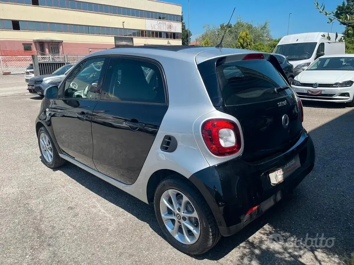 Usata Smart ForFour 71 CV (52 kW) 2015 Nero Utilitaria