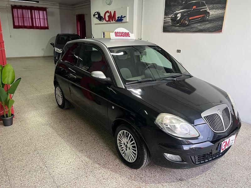Usata Lancia Ypsilon 70 CV (51 kW) 2004 Nero Utilitaria