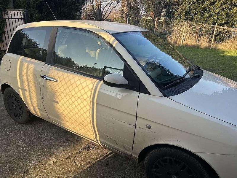 Usata Lancia Ypsilon 60 CV (44 kW) 2004 Giallo Utilitaria