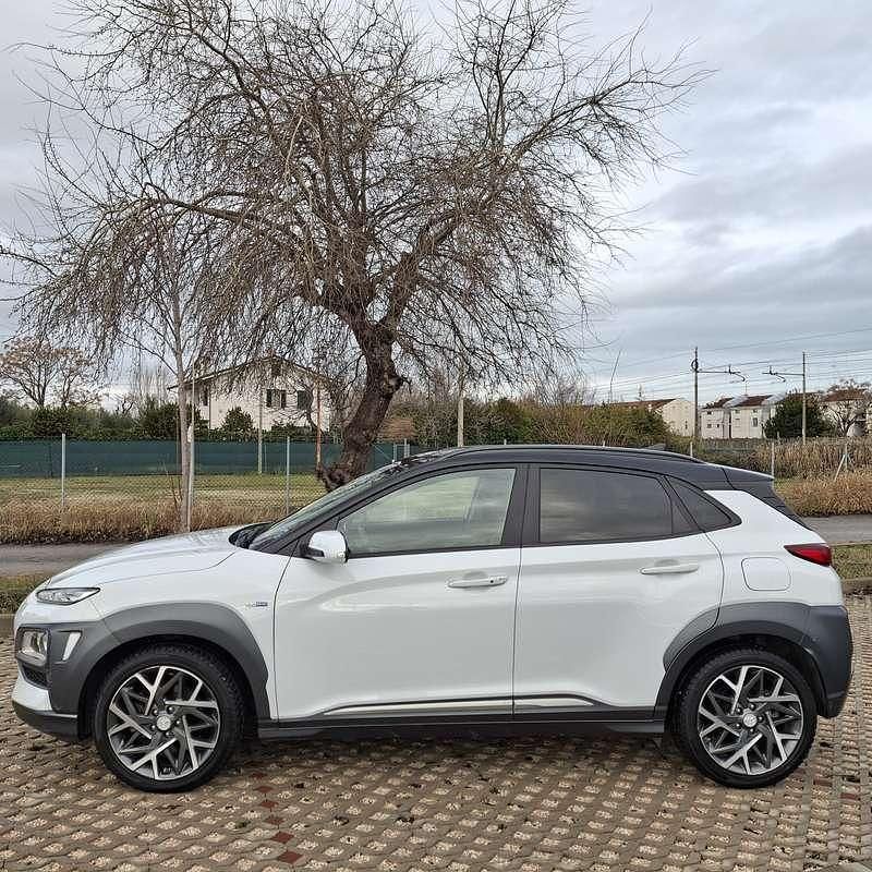 Usata Hyundai Kona 105 CV (77 kW) 2020 Bianco SUV