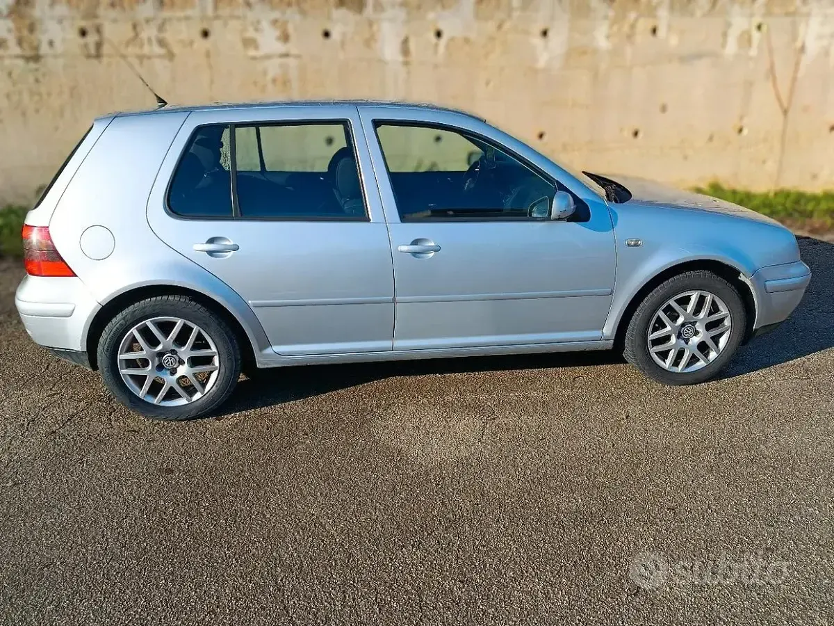 Usata VW Golf IV 105 CV (77 kW) 2002 Grigio Berlina