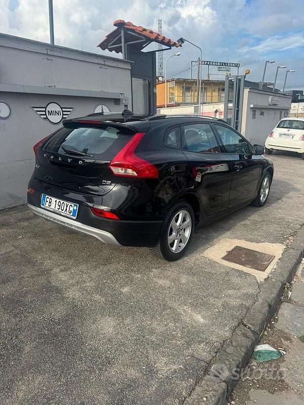 Usata Volvo V40 CC Summum 115 CV (84 kW) 2015 Nero Station wagon