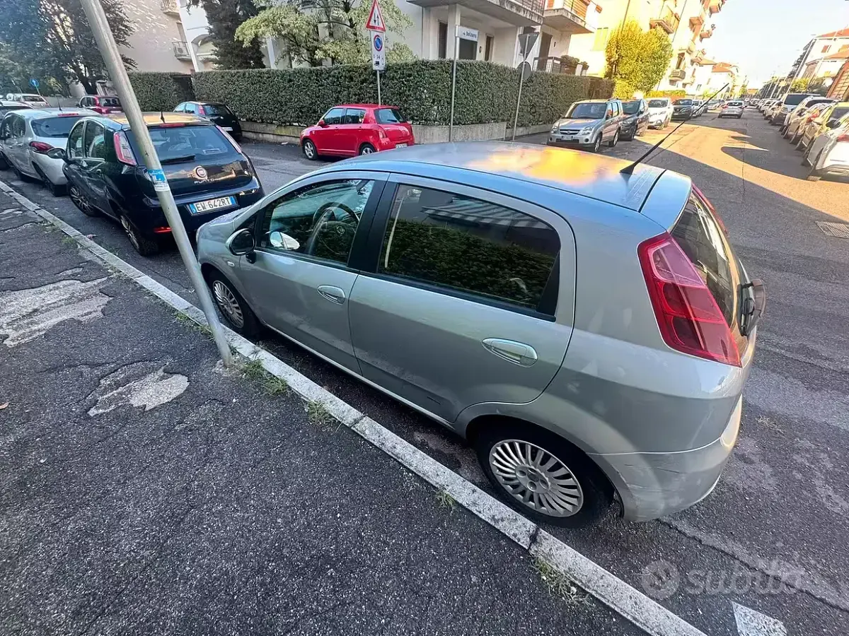 Usata Fiat Grande Punto 65 CV (47 kW) 2008 Grigio Utilitaria