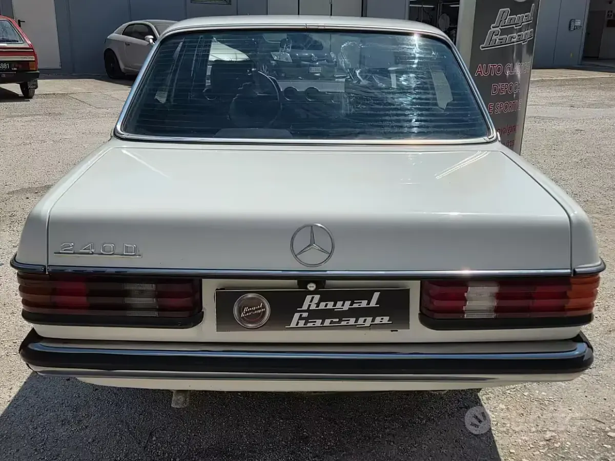 Usata Mercedes 240 72 CV (52 kW) 1981 Bianco Berlina