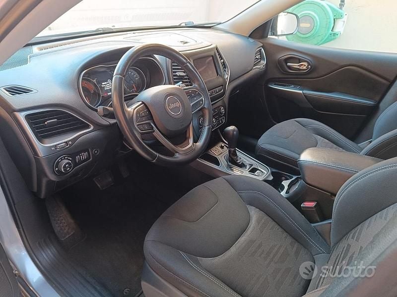 Usata Jeep Cherokee Longitude 195 CV (143 kW) 2019 Grigio SUV