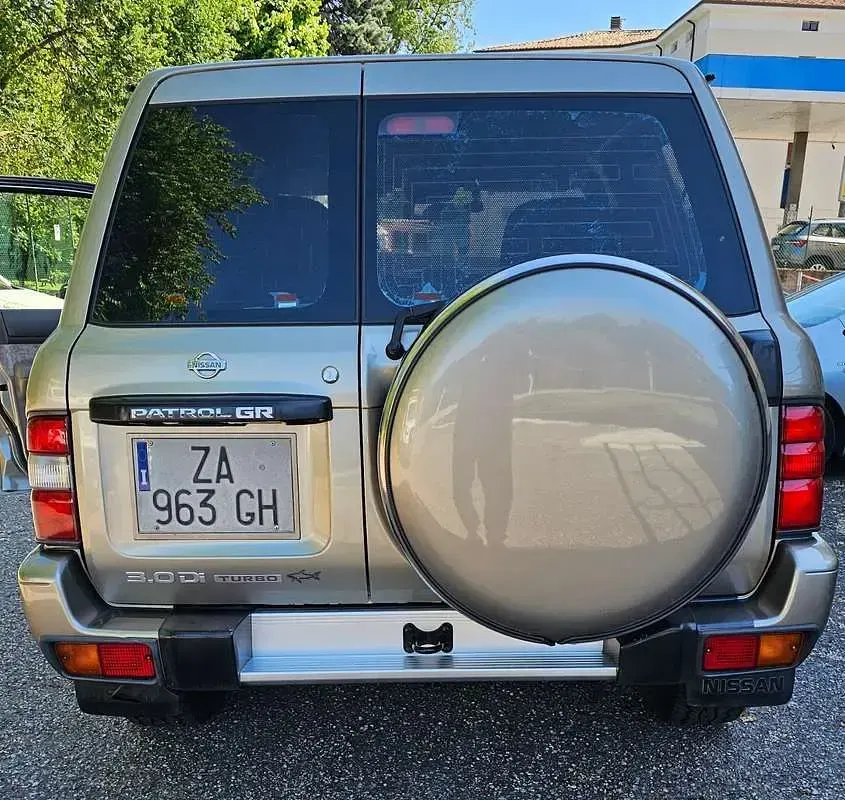 Usata Nissan Patrol 158 CV (116 kW) 2000 Argento SUV