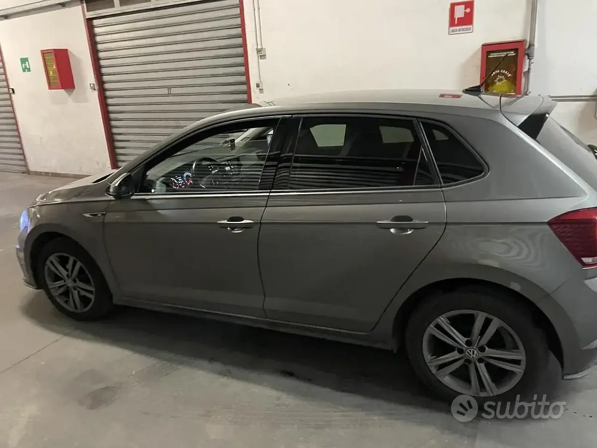 Usata VW Polo Comfortline 90 CV (66 kW) 2021 Grigio Utilitaria