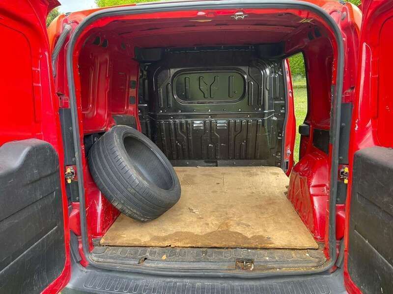 Usata Fiat Doblò 135 CV (99 kW) 2011 Arancione Monovolume