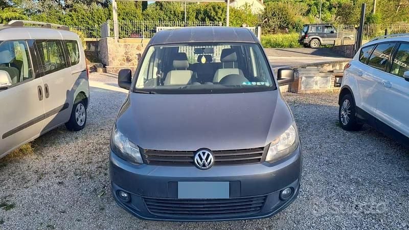 Usata VW Caddy 102 CV (75 kW) 2012 Grigio Monovolume