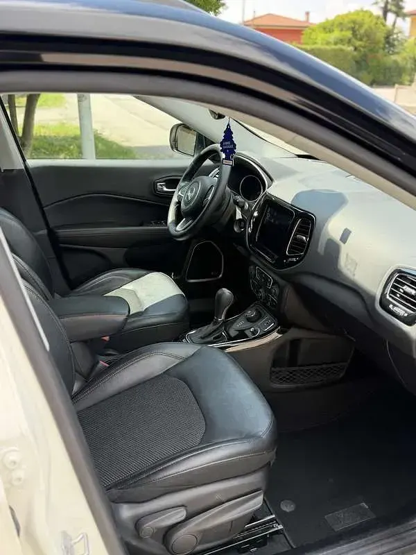 Usata Jeep Compass Limited 140 CV (102 kW) 2018 Bianco SUV