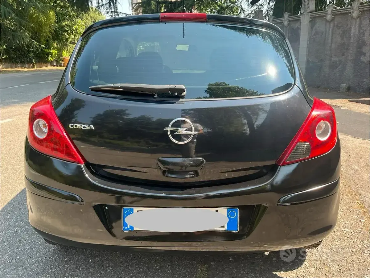 Usata Opel Corsa 86 CV (63 kW) 2010 Nero Utilitaria