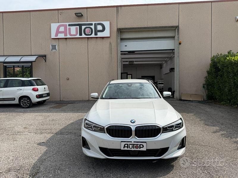 Usado BMW 318 Efficient Dynamics 150 CV (110 kW) 2023 Blanco Familiar