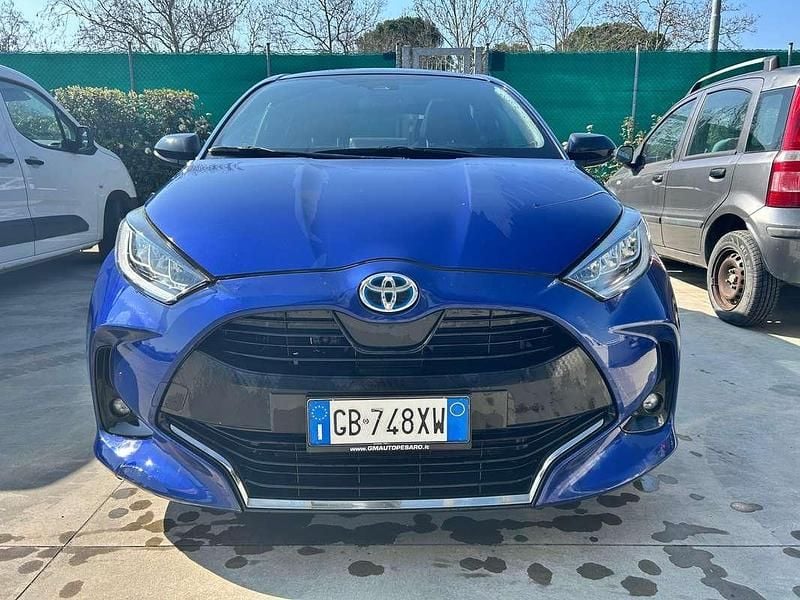 Usata Toyota Yaris Hybrid Style 92 CV (67 kW) 2020 Blu/azzurro Berlina