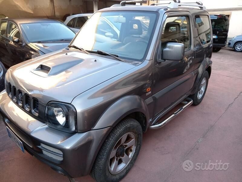 Usata Suzuki Jimny 86 CV (63 kW) 2006 Grigio SUV