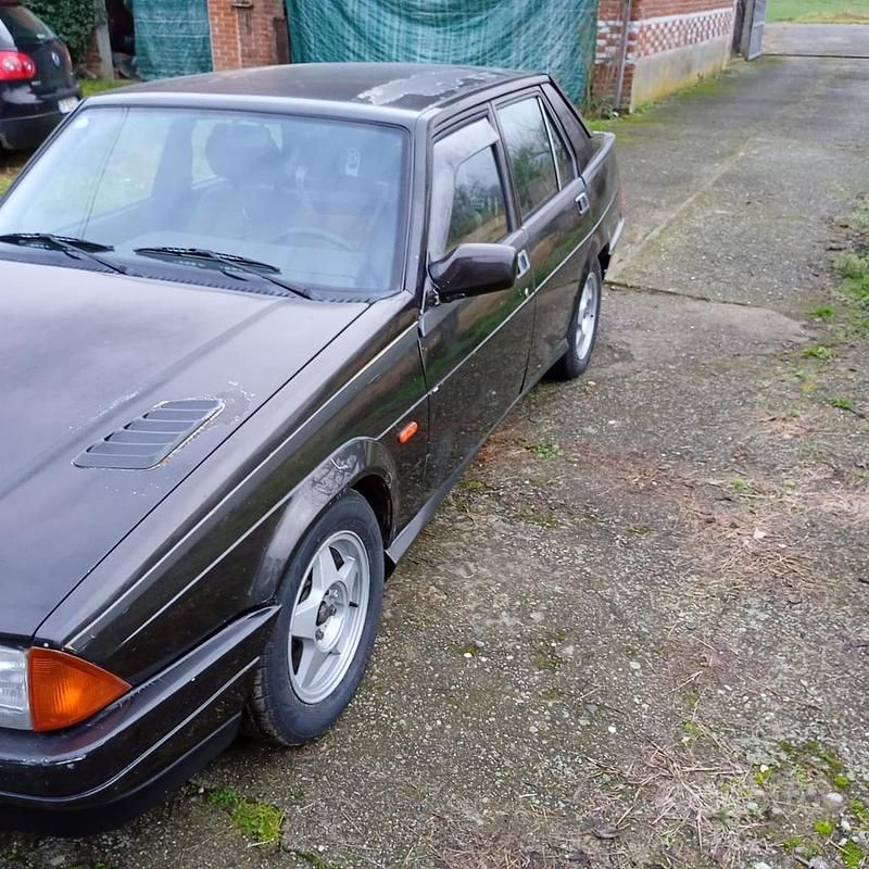 Usata Alfa Romeo 75 1991 Grigio Berlina