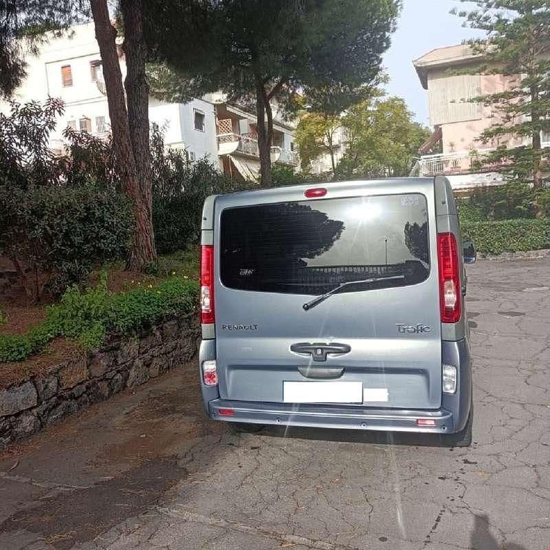 Usata Renault Trafic Black Edition 145 CV (106 kW) 2011 Grigio Monovolume