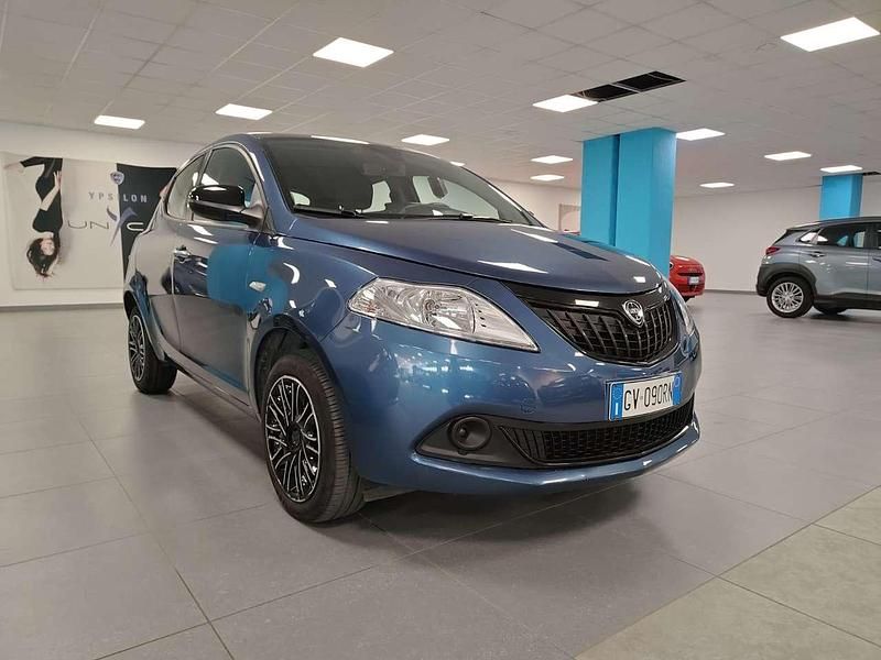 Blu elegante Usata 2023 Lancia Ypsilon Gold Due volumi | 11.790 € (Buon prezzo) - Immagine 1/4