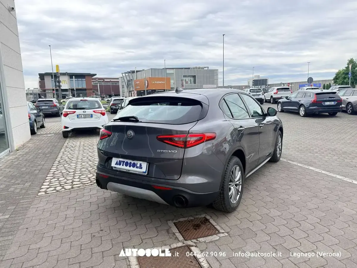 Usata Alfa Romeo Stelvio Business 160 CV (117 kW) 2022 Grigio SUV
