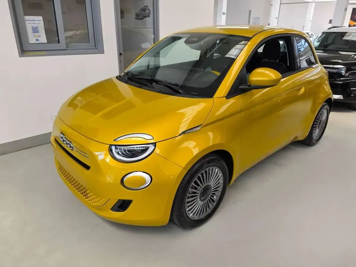 Nuova Fiat 500 65 CV (47 kW) 2026 Yellow gold Berlina