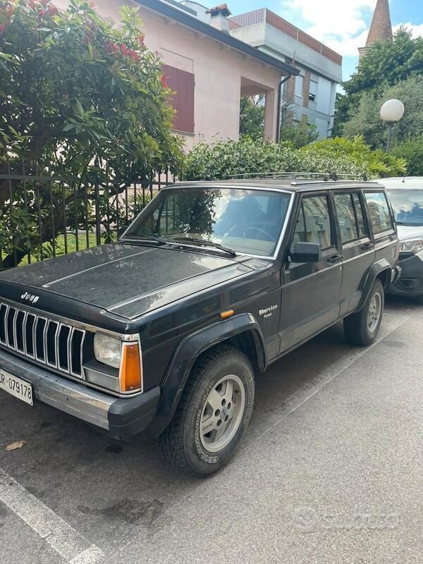Usata Jeep Cherokee 130 CV (95 kW) 1989 Nero SUV