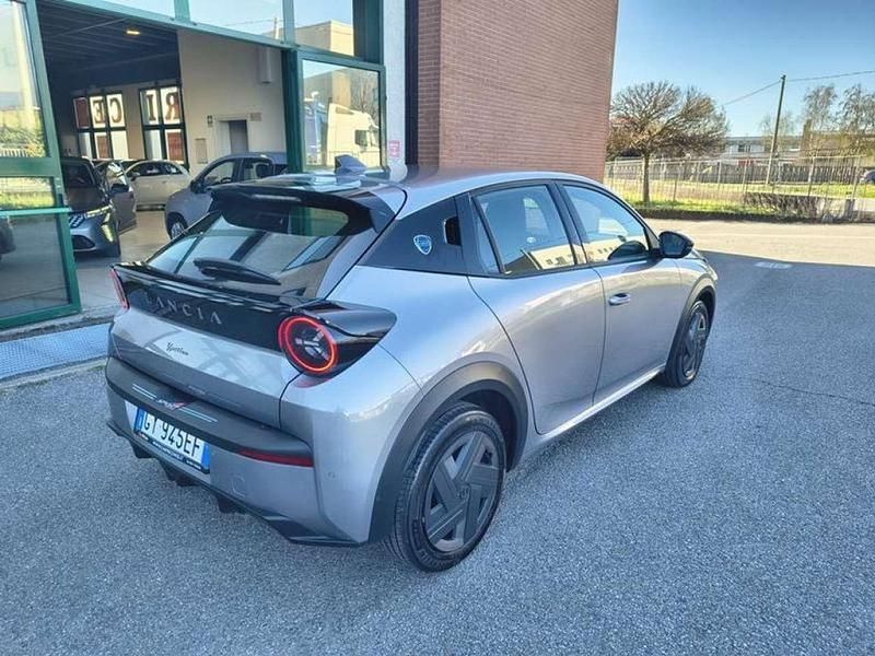 Usata Lancia Ypsilon 101 CV (74 kW) 2025 Argento Utilitaria