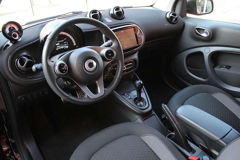 Begagnad Smart ForTwo Coupé Pulse 41 kW (56 HK) 2022 Röd Halvkombi