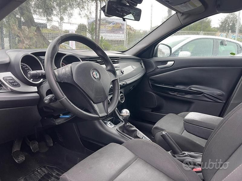 Gebraucht Alfa Romeo Giulietta Distinctive 170 PS (125 kW) 2011 Grau Kleinwagen