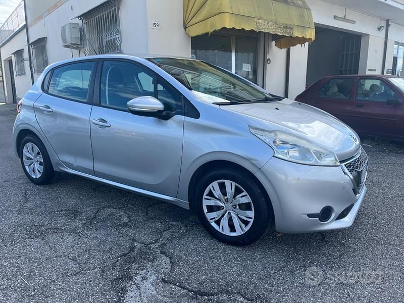 Usata Peugeot 208 Allure 82 CV (60 kW) 2013 Grigio Utilitaria