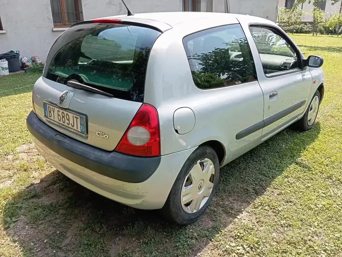 Usata Renault Clio 58 CV (42 kW) 2002 Berlina