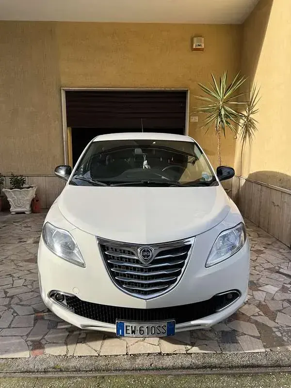 Usata Lancia Ypsilon Silver 69 CV (50 kW) 2014 Utilitaria