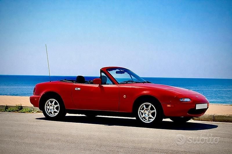 Usata Mazda MX5 90 CV (66 kW) 1996 Rosso Cabrio