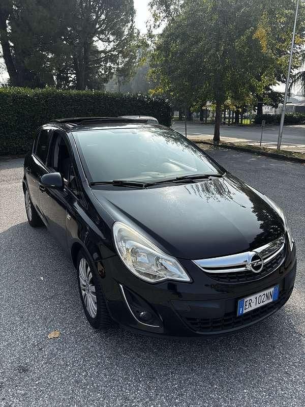 Usata Opel Corsa 86 CV (63 kW) 2013 Nero Berlina