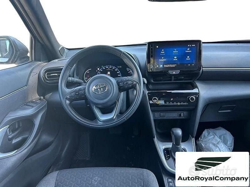Usata Toyota Yaris Cross Trend 116 CV (85 kW) 2023 Grigio SUV
