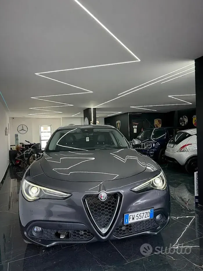 Usata Alfa Romeo Stelvio Executive 209 CV (153 kW) 2019 Grigio SUV