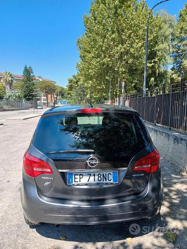 Usata Opel Meriva 95 CV (69 kW) 2013 Grigio Monovolume