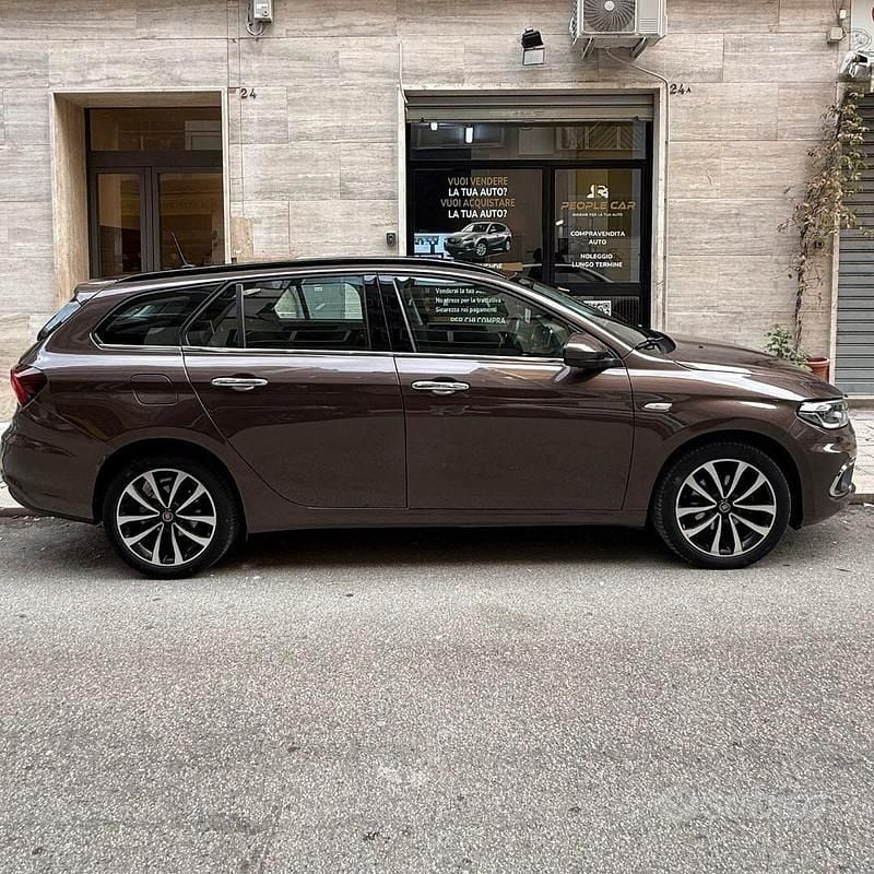 Usata Fiat Tipo Lounge 120 CV (88 kW) 2018 Marrone Station wagon