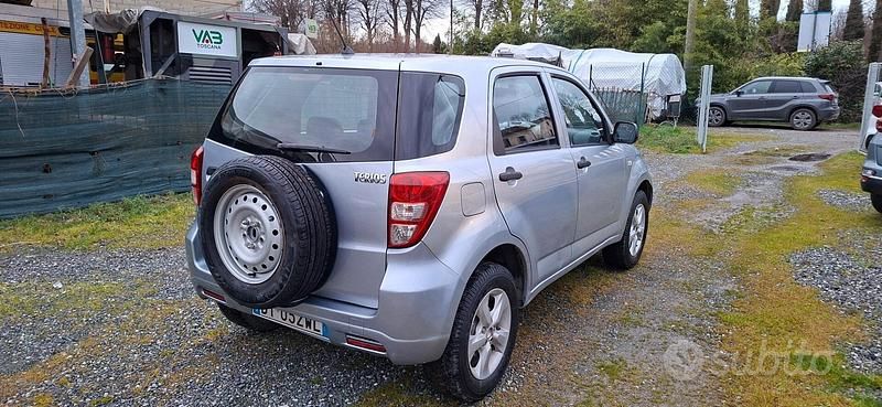 Usata Daihatsu Terios SHO 105 CV (77 kW) 2009 Grigio SUV